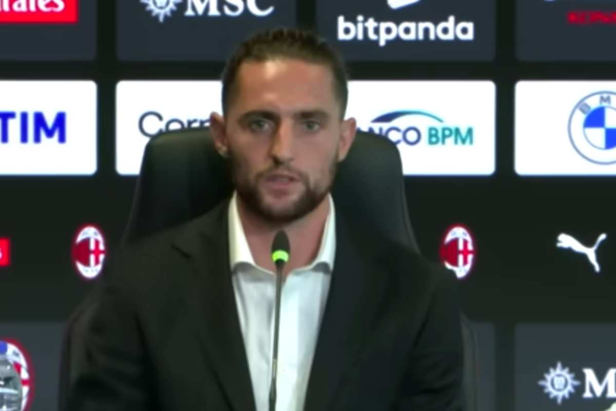 Adrien Rabiot in conferenza stampa al primo giorno con il Milan 