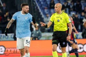 Gila che discute con l'arbitro Fabbri