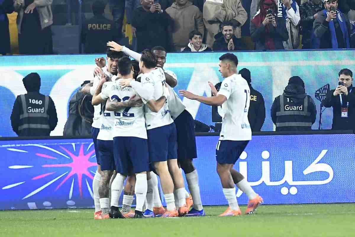 L'Inter si abbraccia dopo una rete