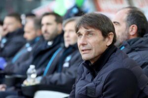 Il tecnico del Napoli Antonio Conte prima di una gara di serie A