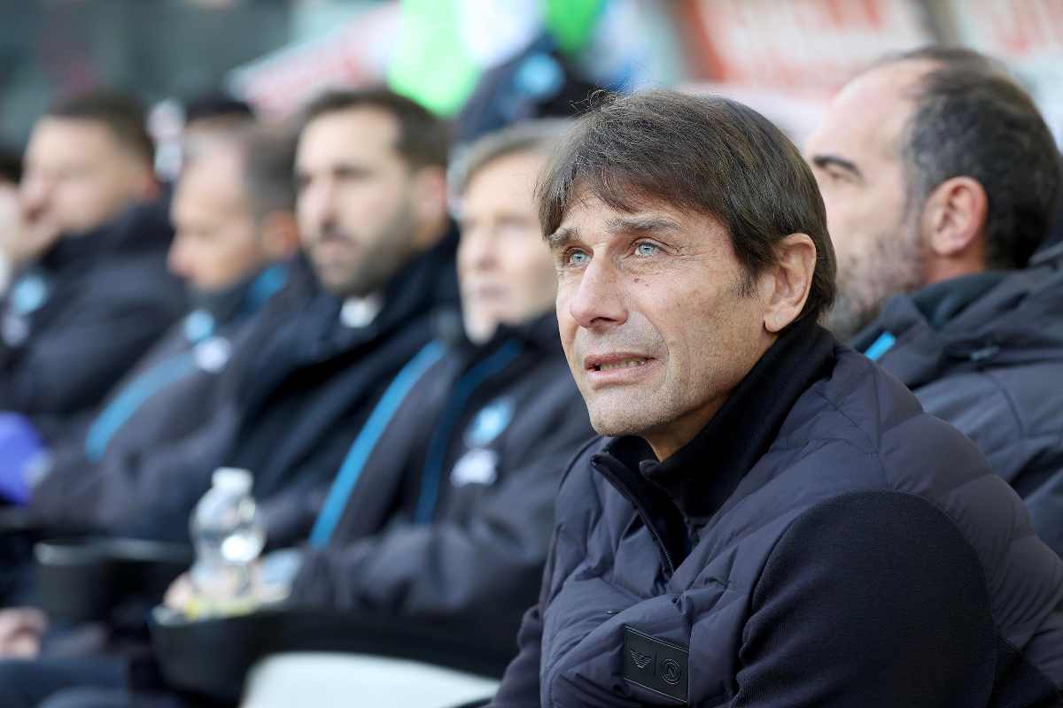 Antonio Conte prima di iniziare la sfida con l'Udinese
