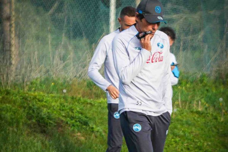 “Conte sta facendo carte false per avere un giocatore della Lazio”, la rivelazione