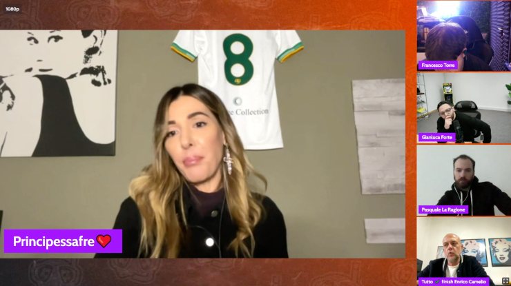 Francesca Teodori mentre spiega la sua opinione durante la Live con Camelio sullo sfondo