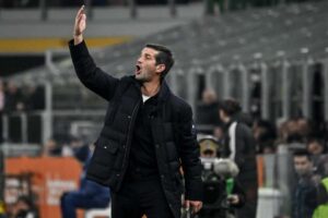 Christian Chivu mentre cerca di spronare la sua squadra