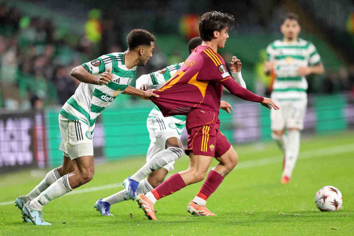 L'attaccante della Roma Paulo Dybala durante la gara di Europa League con il Celtic