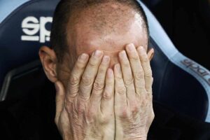 Max Allegri durante una partita del Milan
