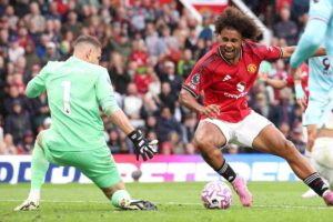 Zirkzee con la maglia del Manchester United