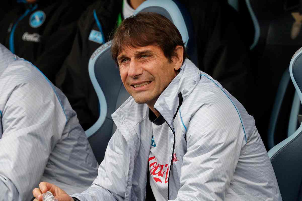 Il tecnico del Napoli Antonio Conte prima di affrontare la Lazio