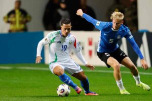 Raspadori mentre gioca una gara in nazionale