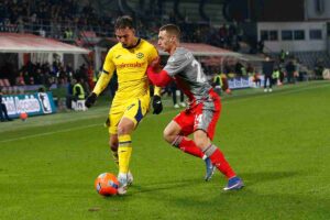 L'attaccante del Napoli Giovane in azione con la Cremonese