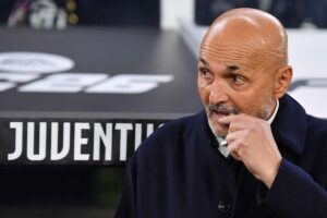 Luciano Spalletti poco prima di iniziare una gara di campionato con l'Udinese