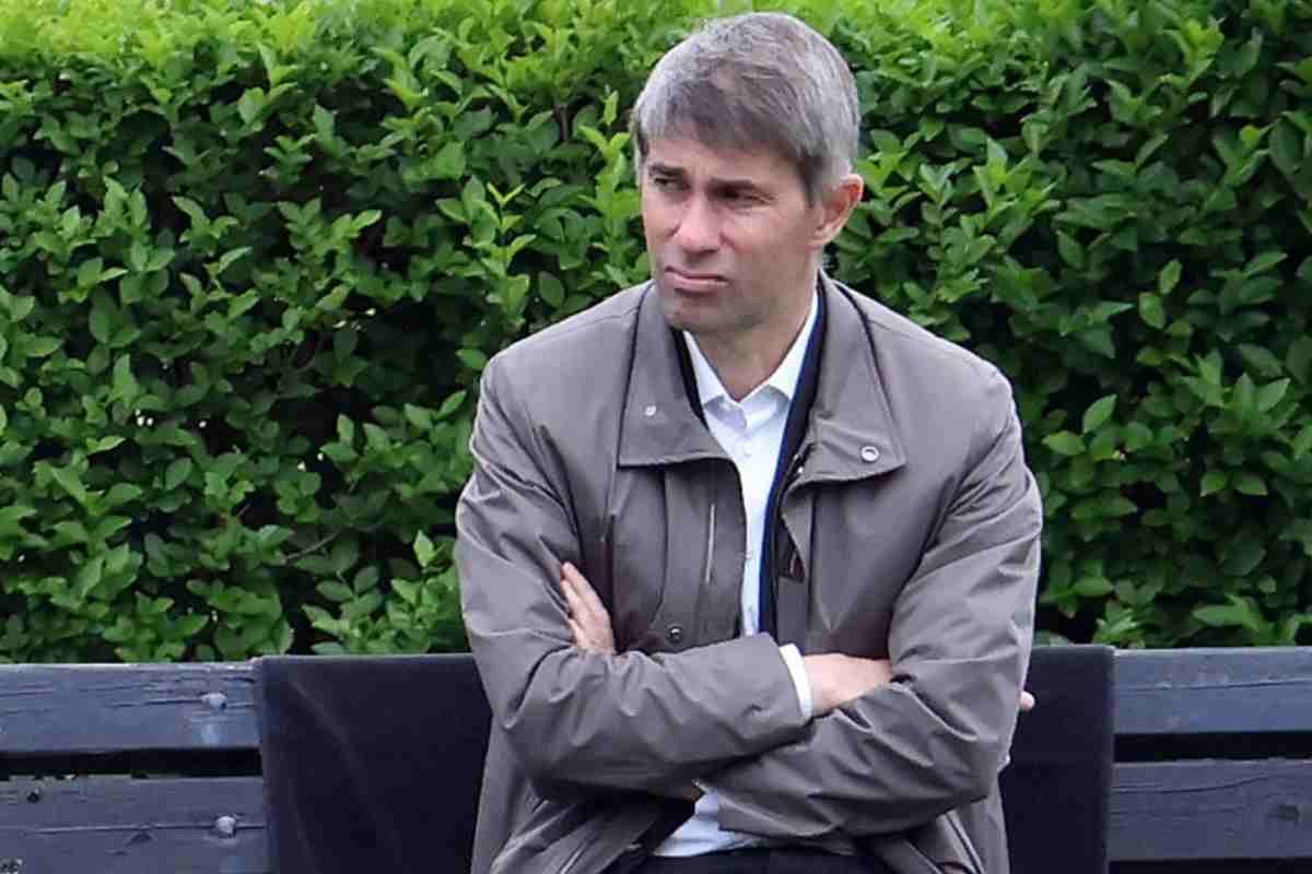 Frederci Massara mentre sta riflettendo sul da farsi