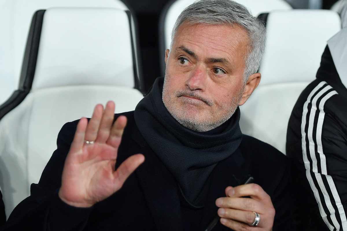 José Mourinho poco prima che inizi la gara con la Juventus