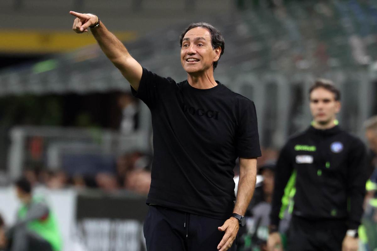 Alessandro Nesta mentre dava indicazioni ai giocatori del Monza