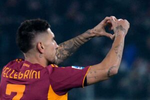 Lorenzo Pellegrini che esulta dopo un al derby