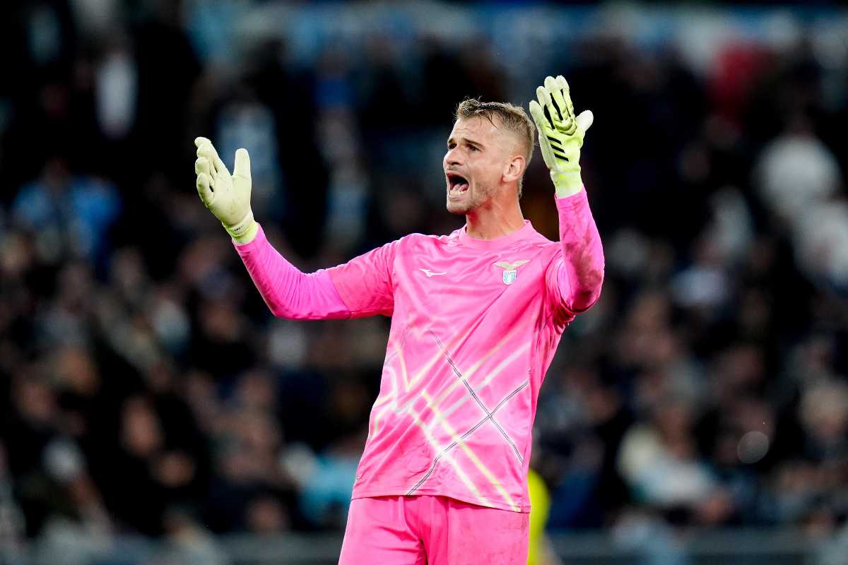 Il portiere della Lazio Provedel mentre sgrida i suoi compagni