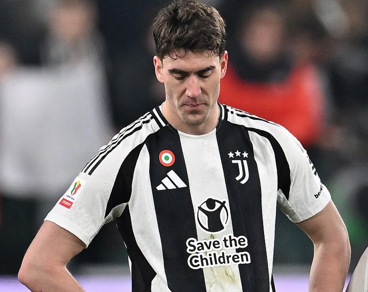 Dusan Vlahovic mentre si dispera per un gol mancato