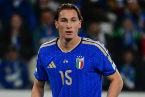 Pio Esposito durante una partita