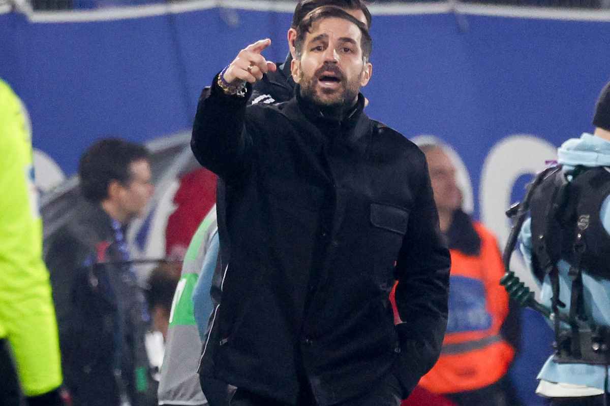 Cesc Fabregas mentre cerca di dare qualcosa in più in Como-Inter di coppa Italia