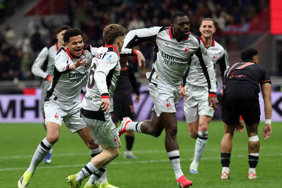 I giocatori del Milan mentre festeggiano dopo un gol