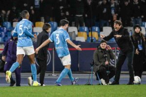 Antonio Conte che esulta al gol di Dominguez