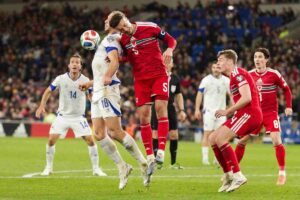 Un momento della gara di qualificazione mondiale tra Bosnia e Galles