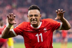 Ndoye mentre esulta dopo una rete con la sua nazionale