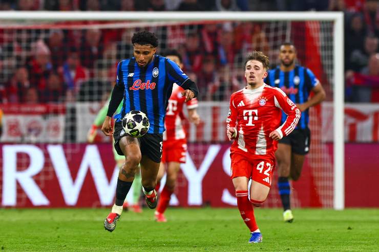 Ederson mentre gioca contro il Bayern Monaco