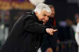 Gasperini mentre si arrabbia con i suoi giocatori