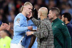 Guardiola che consola Haaland alla fine della sconitta con il Real Madrid