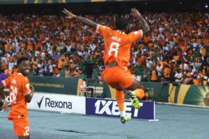 Kessie mentre esulta dopo un gol in nazionale