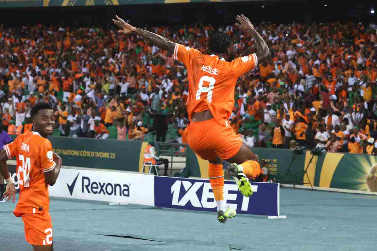 Kessie mentre esulta dopo un gol in nazionale
