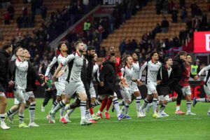 L'esultanza e la festa del Milan dopo la vittoria sul Torino