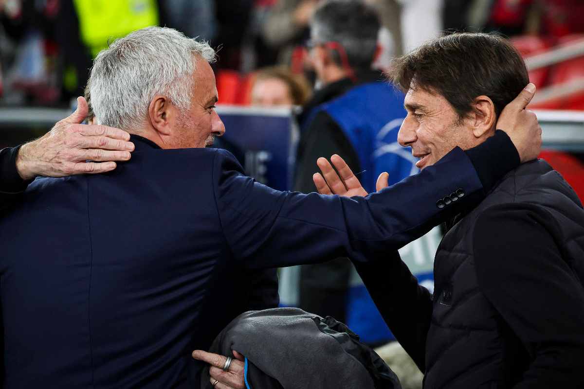Conte e Mourinho che si abbracciano prima di Benfica Napoli