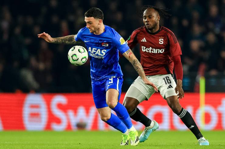 L'attaccante dell'Az Alkmaar Parrott in azione