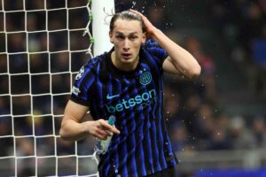 L'attaccante dell'Inter Pio Esposito mentre si rilassa un momento durante una gara di Champions