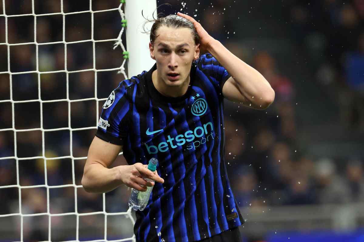 L'attaccante dell'Inter Pio Esposito mentre si rilassa un momento durante una gara di Champions