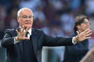 L'ex tecnico ora dirigente della Roma Ranieri durante una partita