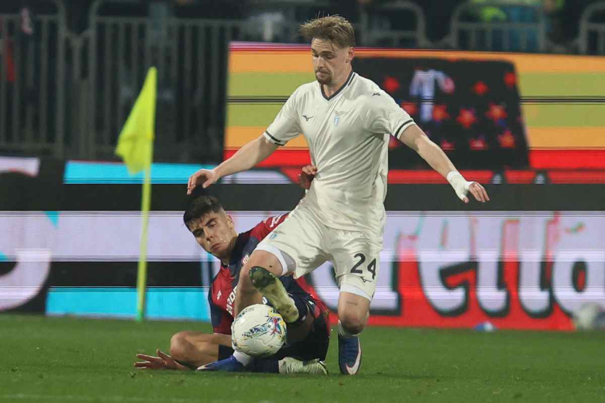 Kenneth Taylor mentre va a contrasto contro un avversario bolognese