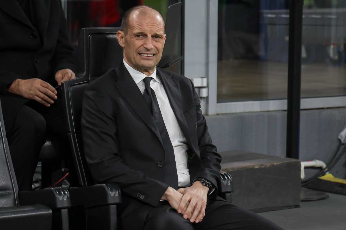 Allegri seduto in panchina