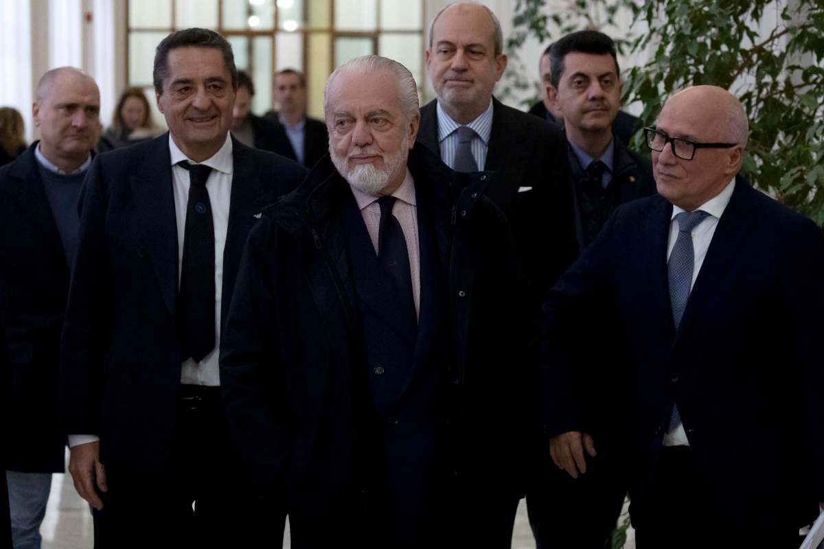 Aurelio De Laurentiis mentre sta per entrare ad un evento