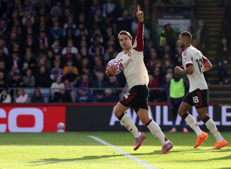 Il gol di Enrico Chiesa durante una gara di Premier