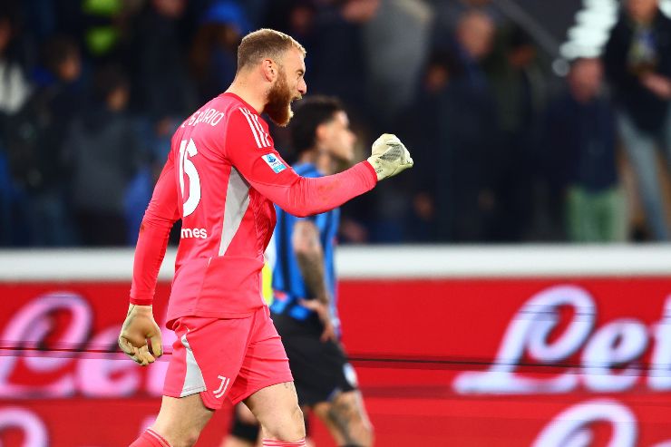 Il portiere della Juventus Di Gregorio mentre esulta dopo la vittoria sull'Atalanta