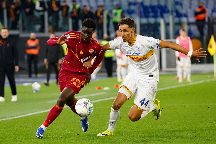 Tiago Gabriel del Lecce mentre cerca di contrastare un avversario