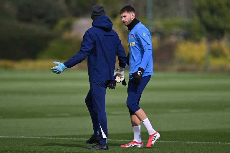 Vicario del Tottenham mentre si allena 