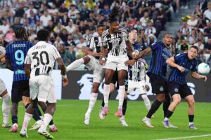 Un momento della partita tra l'Inter e la Juventus