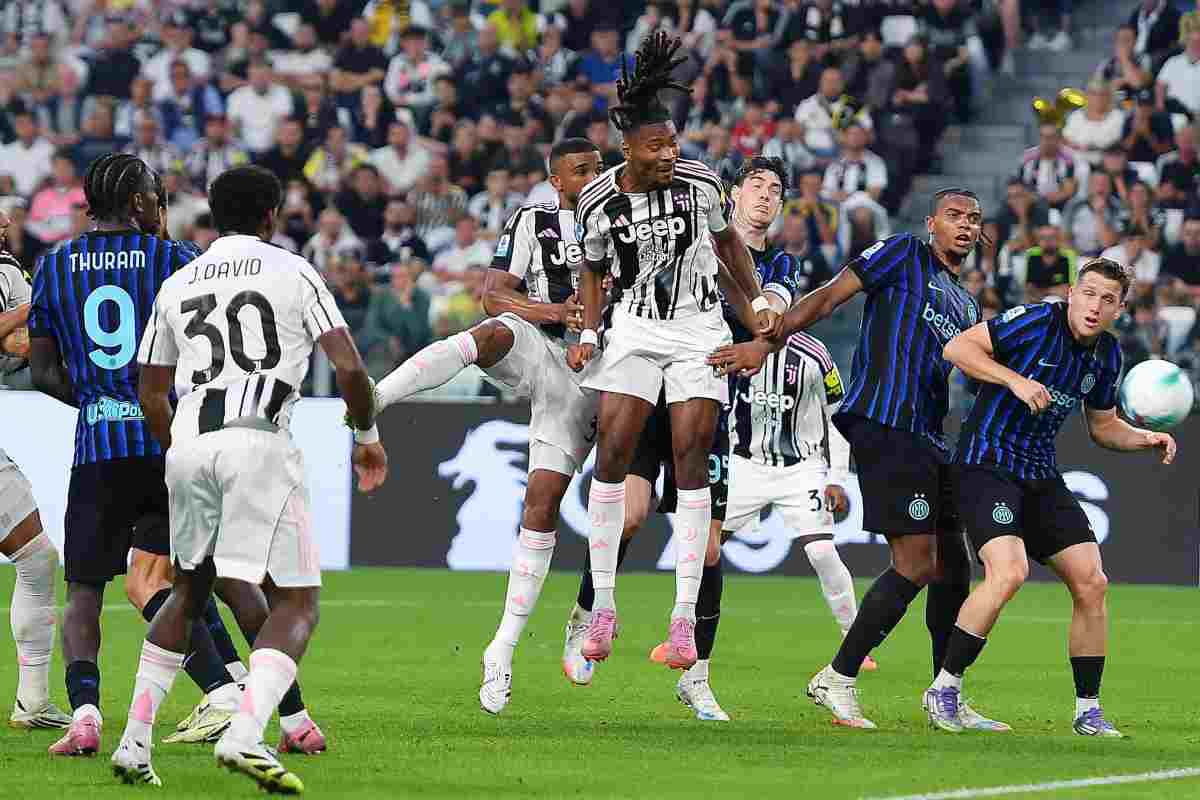 Un momento della partita tra l'Inter e la Juventus