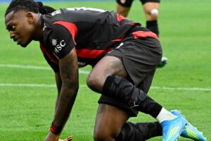 Leao a terra per un fallo subito