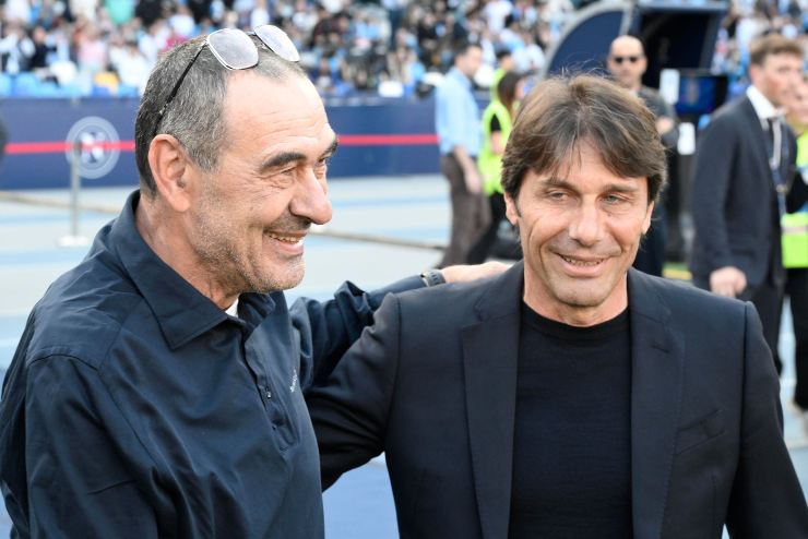 Conte e Sarri poco prima della gara tra Lazio e Napoli al Maradona