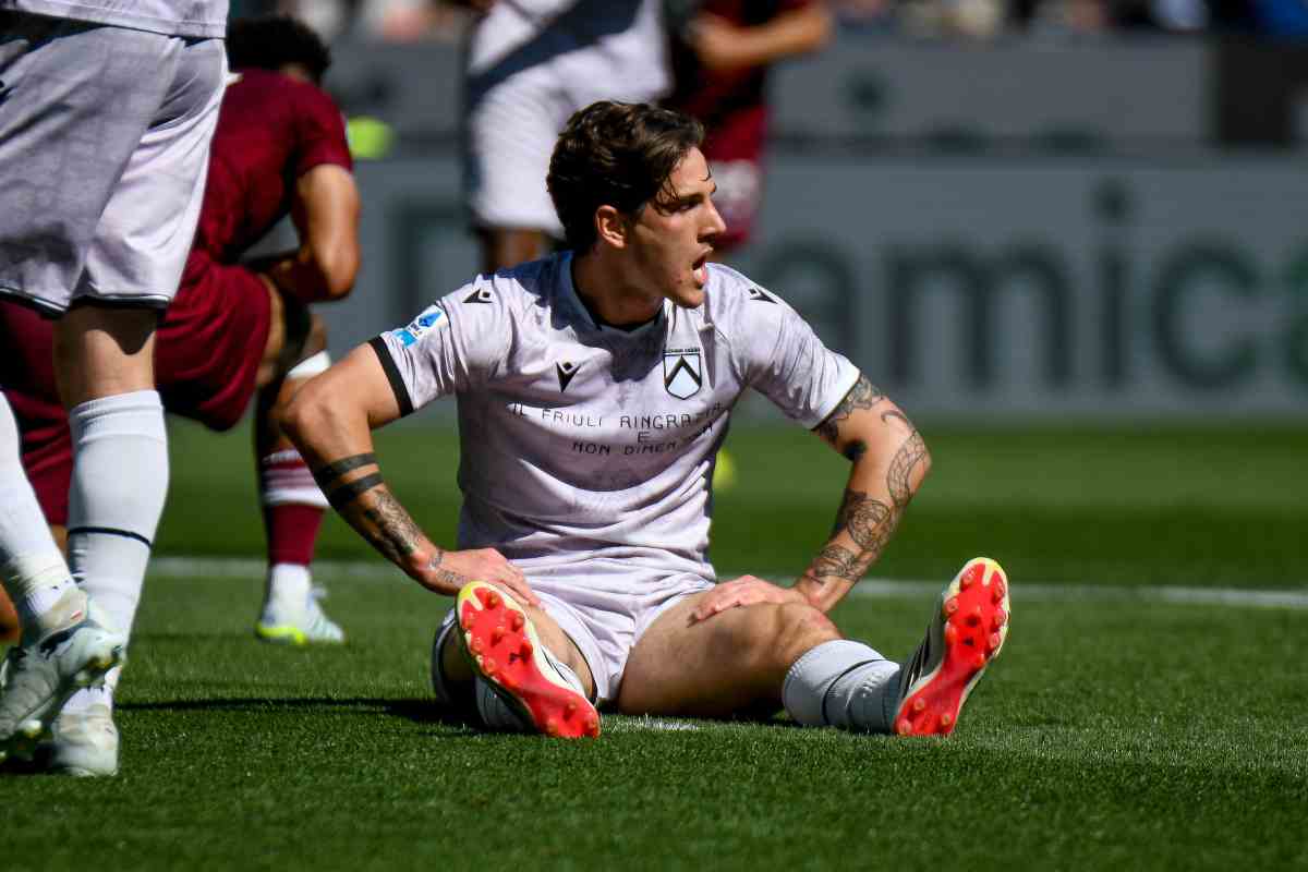Il giocatore dell'Udinese Zaniolo dopo un fallo subito
